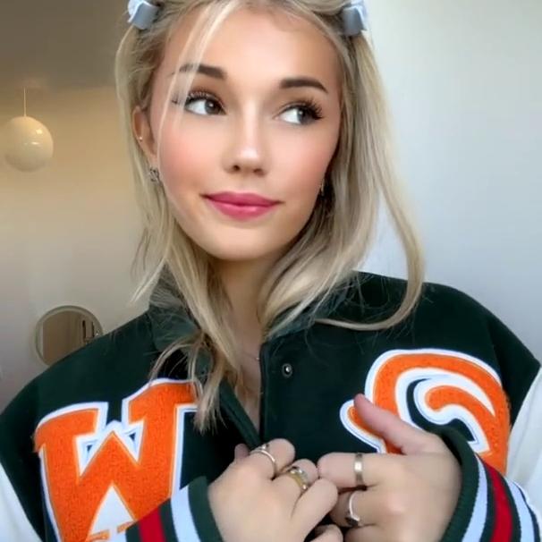 Breckie Hill Nipples Tease Video Leaked