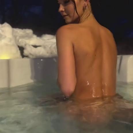 Rachel Cook Hot Bathtub Outdoor Video Leaked