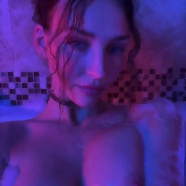 Rachel Cook Nude Bathtub Tease Video Leaked