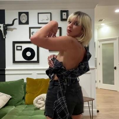 Gabbie Hanna Nude Striptease Video Leaked