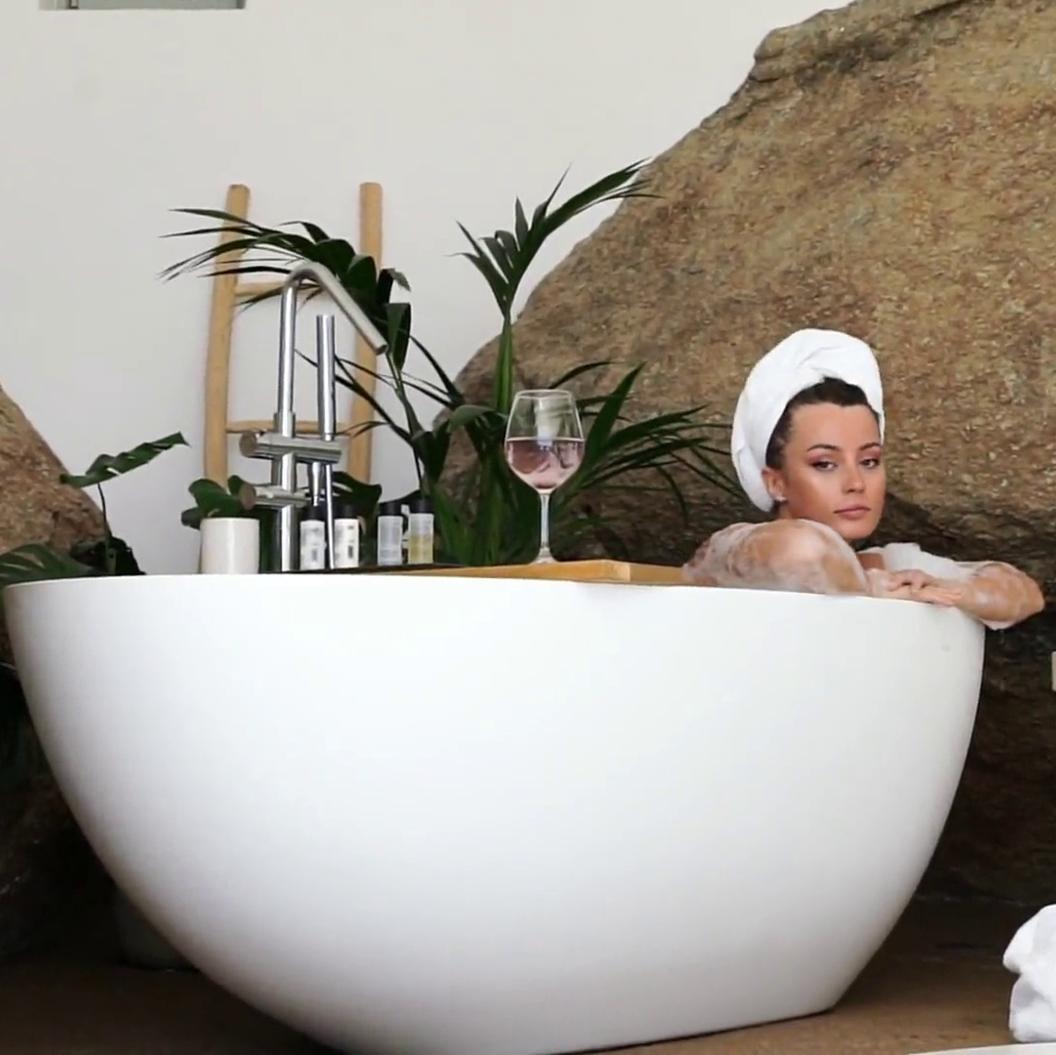 Anna Zapala Nude Bath Video Leaked